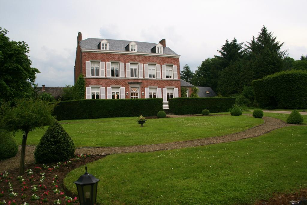 La Regie De Franc-Waret Villa Екстериор снимка